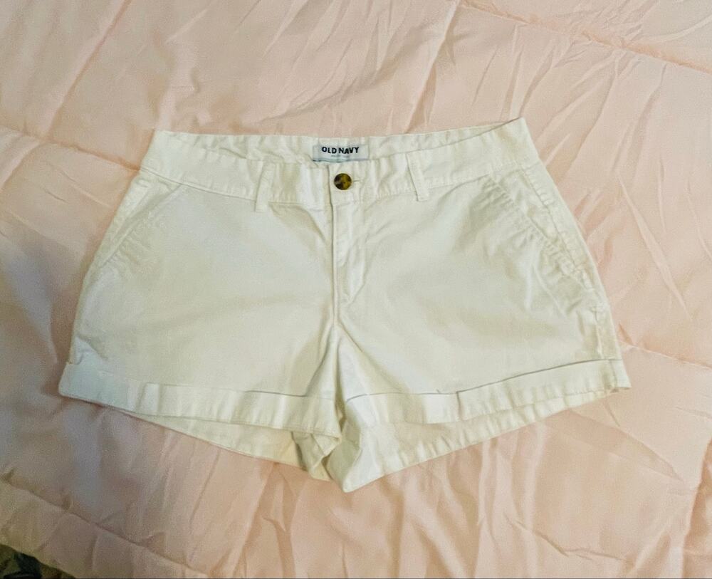 Women’s Old Navy Khaki Shorts Size 6